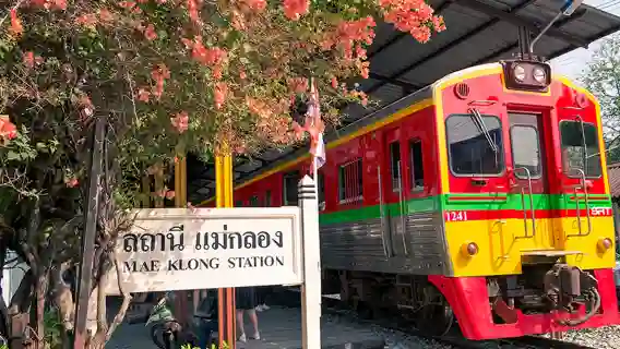 原創◆曼谷國家博物館+丹嫩沙多水上集市+美功鐵道市場一日遊