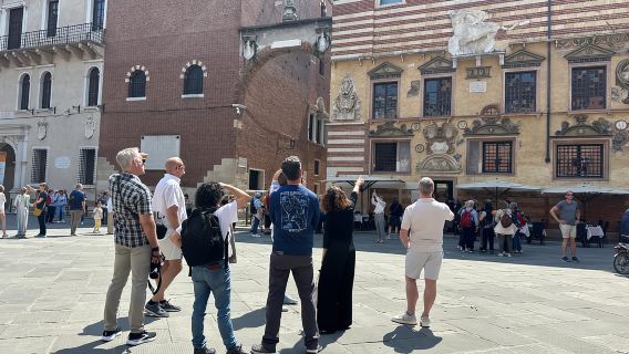 Verona: Guided Small Group Walking Tour of the City of Love