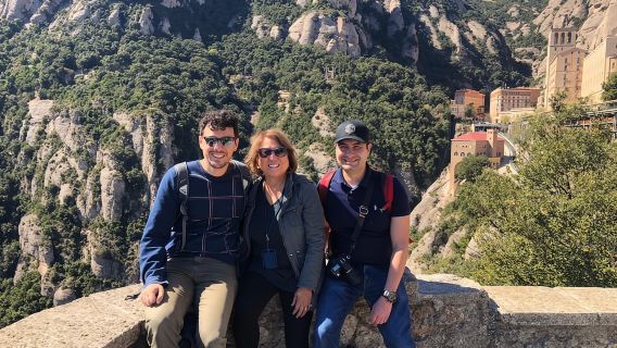 Barcellona: viaggio privato a Montserrat con biglietto per il monastero