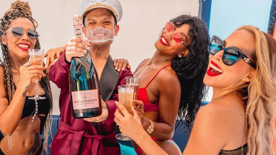 Tiệc bãi biển cao cấp Coco Bongo