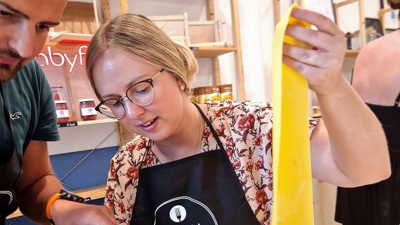 Lazise: Fresh Pasta Cooking Class with Meal at Lake Garda