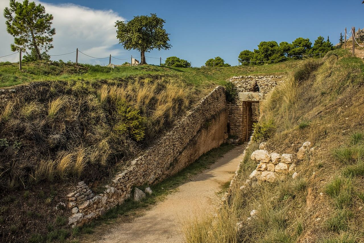 나프플리오에서: 고대 미케네와 케팔라리 마을