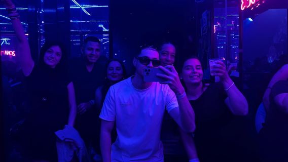 เมเดยิน: ทัวร์เที่ยวผับพร้อมสิทธิ์เข้า VIP ตามร้านบนดาดฟ้าและไนท์คลับ