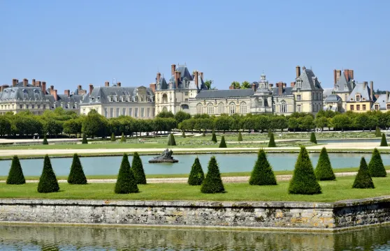 法國楓丹白露宮子爵堡巴爾比宗一日遊8人小團中文司機酒店接送