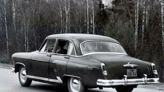 Retro KGB Tour: A Volga 21 Adventure in Yerevan's Soviet Past with photography