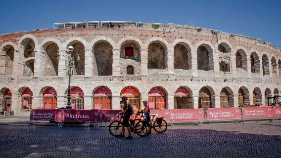 Verona e-bike tour: city center and panoramic views