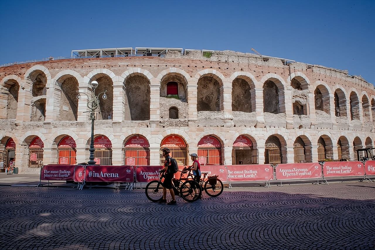 Verona e-bike tour: city center and panoramic views