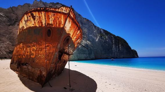 Zakynthos: Frühmorgens Schiffswrack, Blaue Grotten und Aussichtspunkt (kleine Gruppe)