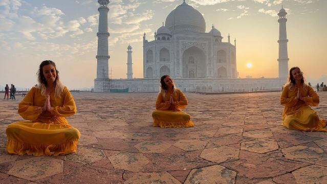 From Delhi:Taj Mahal and Agra Fort Day Trip By Car All Including