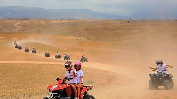 Cena con spettacolo nel deserto di Agafay con quad e cammelli