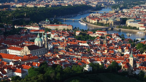 ทัวร์ชมเมืองปรากแบบเต็มวันพร้อมอาหารกลางวันและล่องเรือแม่น้ำ