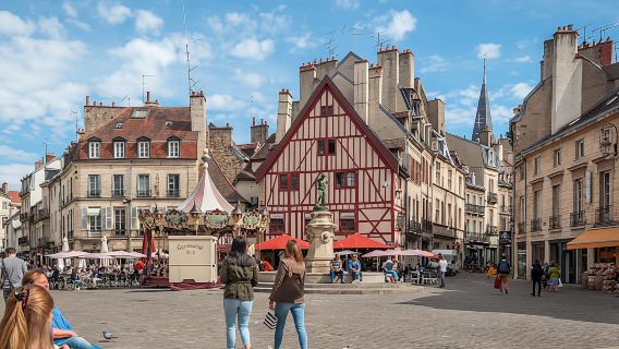 Self guided tour with interactive city game of Dijon