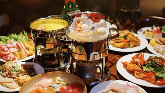 Shanghai Half-day Night Tour+Yu Garden Buffet Hotpot+Bund Huangpu River Cruise+City God Te