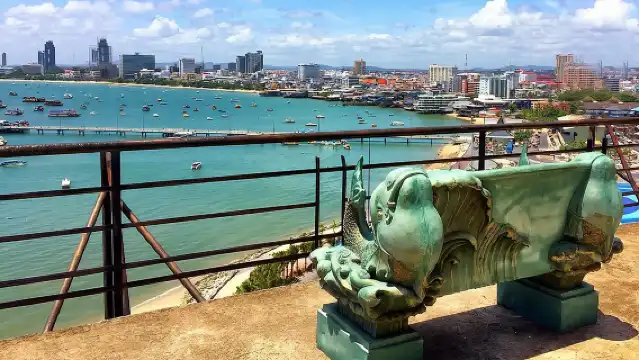 芭達雅市區遊覽：大佛、觀景點和寶石畫廊