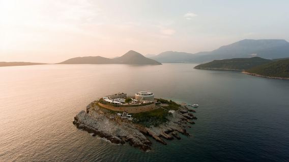 Esplora la baia di Kotor: Grotta Azzurra, Dama delle Rocce e nuoto, 3 ore!