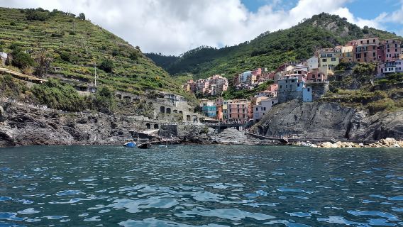 Cinque Terre: Boat Tour with Snorkeling