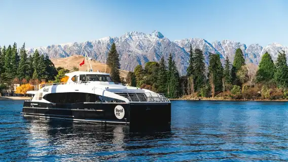 Queenstown: Queenstown Lake Cruise and Walter Peak Farm Tour