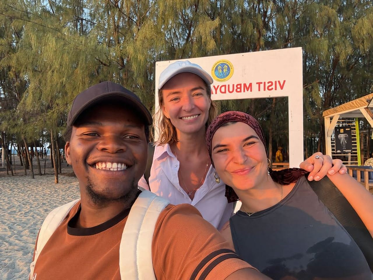 ムブドヤ島日帰り旅行と冒険