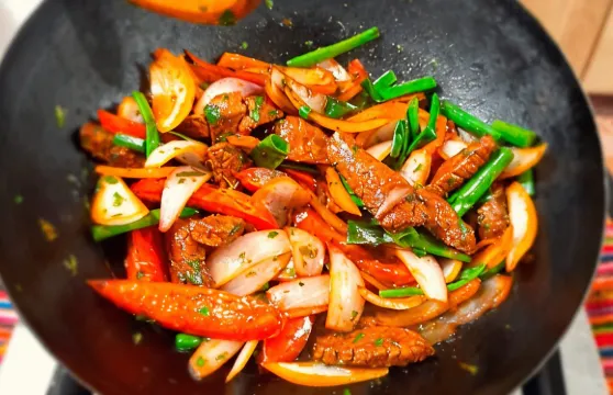 烹飪最受歡迎的秘魯菜餚！