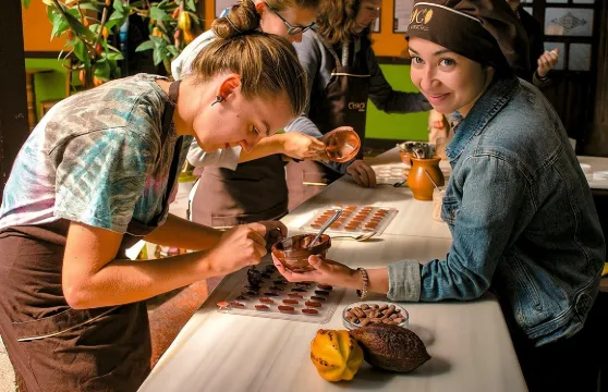 安提瓜巧克力博物館的從可可豆到巧克力棒的巧克力製作工坊