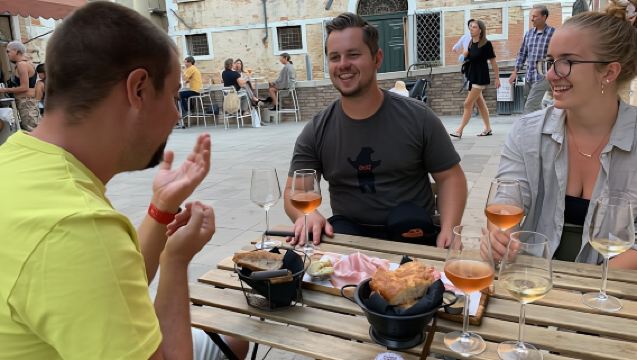 Evening street food and wine tour in Venice