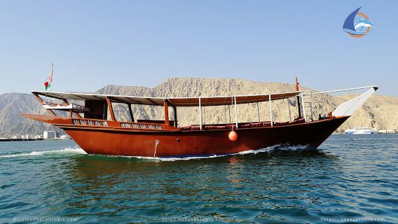 Full-day dhow cruise with drinks and lunch to the Fjords of Musandam