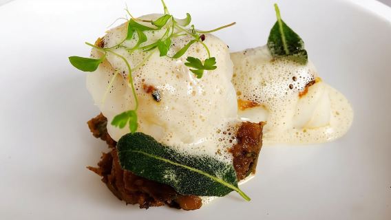 Möjlighet att prova fransk mat på Bustronome (dubbeldäckarbussrestaurang) i Paris, Frankrike - lunch eller middag