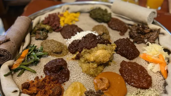 Caffetterie d'epoca, ristoranti e attrazioni turistiche ad Addis Abeba