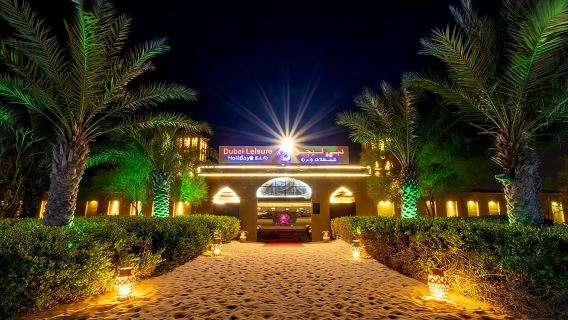 Dubai Deluxe Desert Safari + Makan Malam BBQ + Pertunjukan + Pengalaman Papan Pasir (Tempat Duduk Berhawa Dingin Pilihan)
