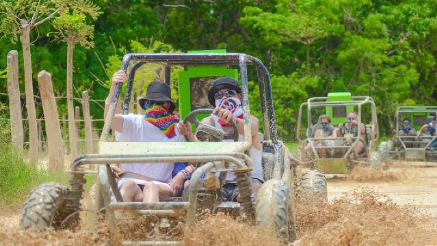 Buggies Punta Cana: Offroad-Tour an Stränden und durch Felder +