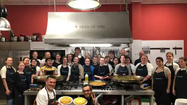 Valencian paella workshop and visit to the Algiros market