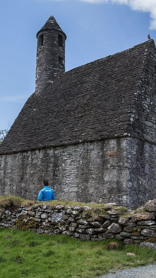 From Dublin: Wicklow, Powerscourt, and Glendalough Day Tour