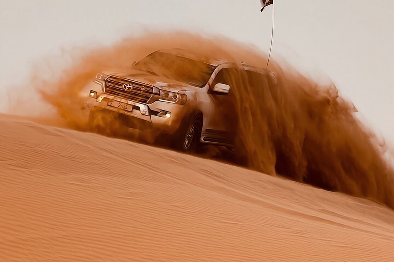 Safari nel deserto di Dubai, quad, sandboard, giro in cammello e barbecue