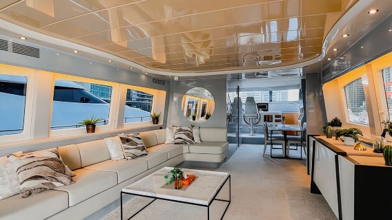 Dubai Harbor: Luxury Yacht Tour with BBQ Options