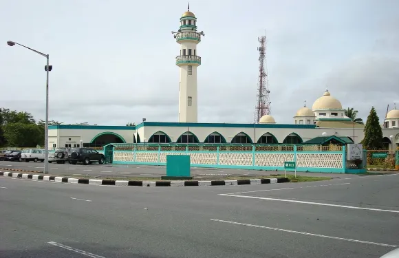 汶萊詩里亞一日遊【十億桶紀念碑+天空之鏡】中文包車一日遊