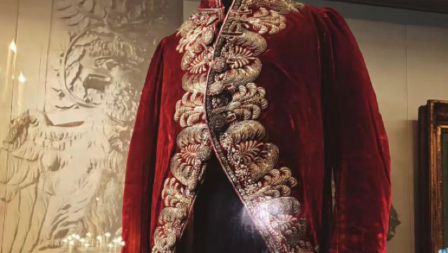 Sewaan peribadi untuk melancong: Menara Eiffel + Katedral Notre Dame + Istana Fontainebleau + Istana Versailles (tidak termasuk tiket masuk)