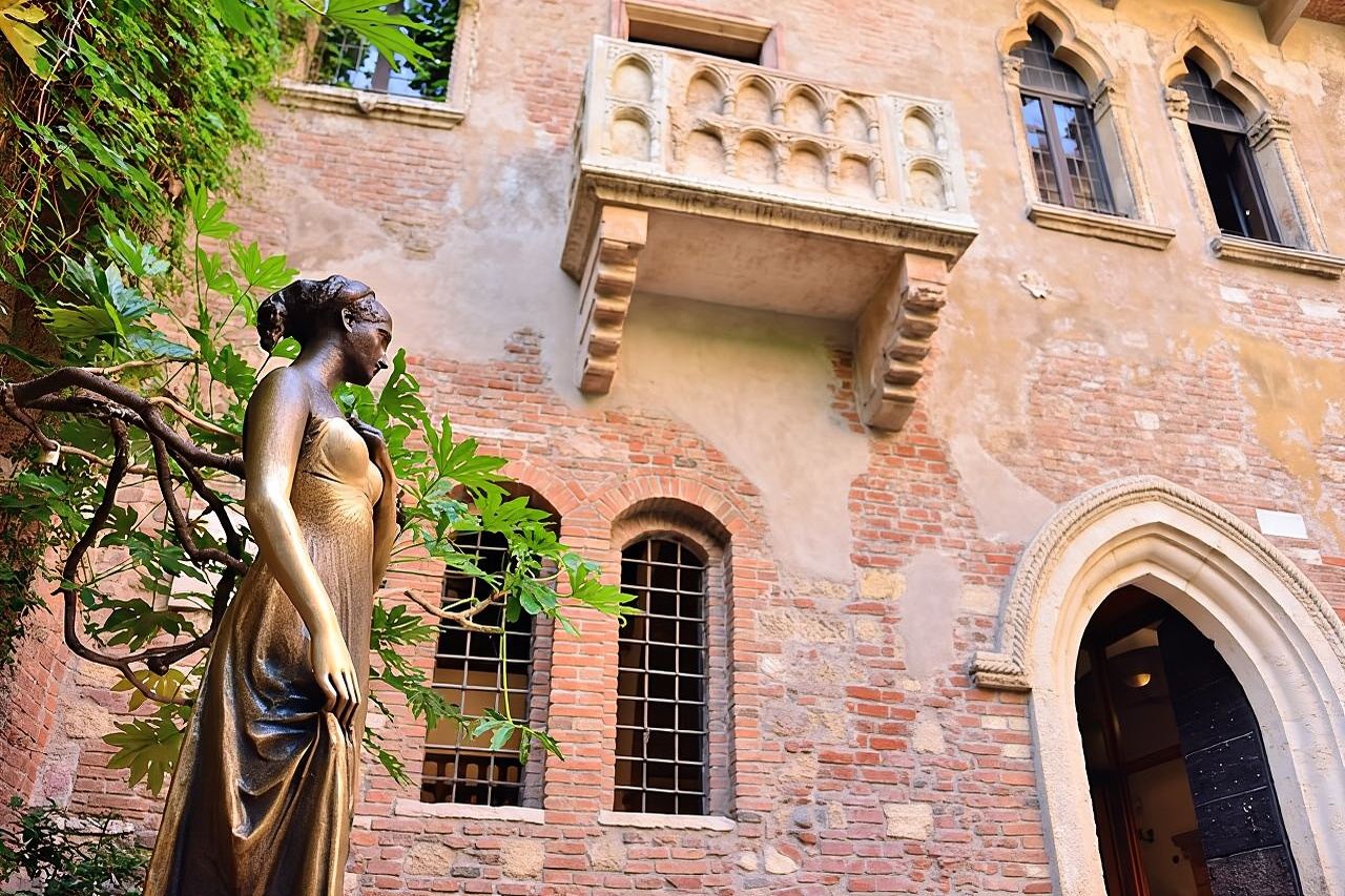 Fascinating Verona: in the Footprints of Romeo and Juliet