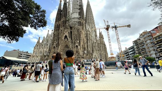 少人数グループによるガウディのサグラダ・ファミリアの徹底ツアー