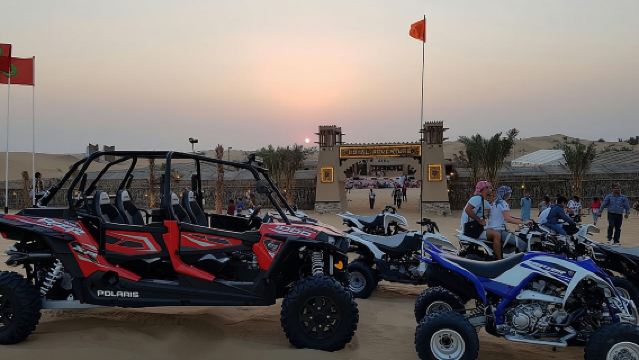 ท่องทะเลทรายดูไบ 6 ชั่วโมง พร้อมอาหารเย็นแบบบาร์บีคิวและขับรถควอดไบค์