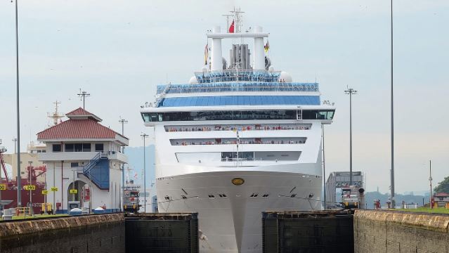Half day of Panama city and canal tour: shared and private