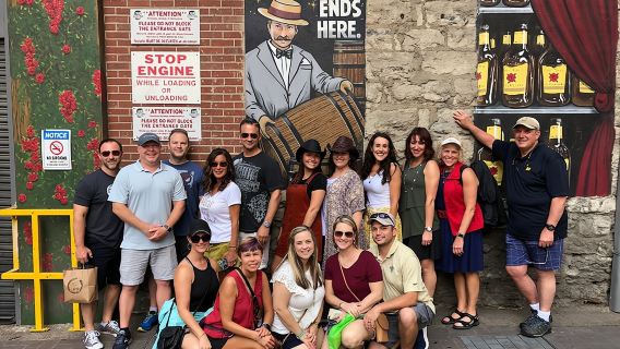 Паб-тур по системе «все включено» с самогоном, коктейлями и крафтовым пивом