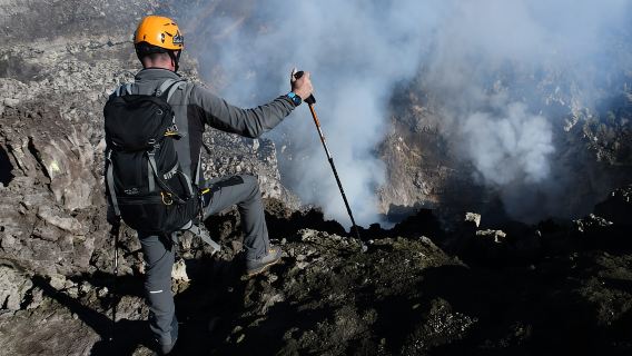Catania: Trekking guidato ai crateri sommitali dell'Etna