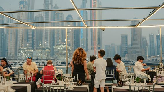Dubai: Sunset or Dinner Cruise with Live Music & Open Bar