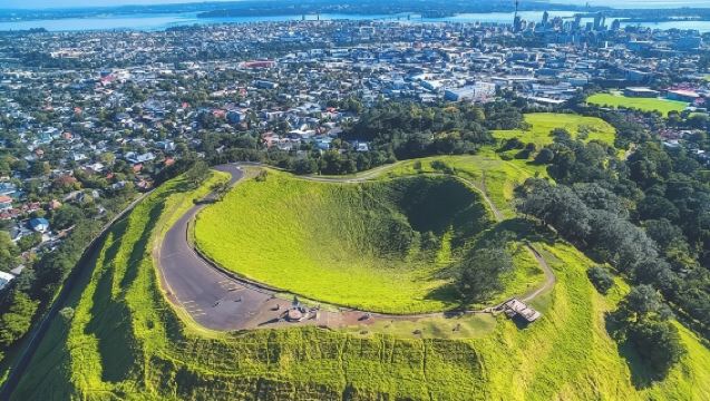 Auckland private charter day tour: Westhaven Marina + Devonport + Muriwai Gannet Colony + Western Springs Lakeside Park + Mount Eden