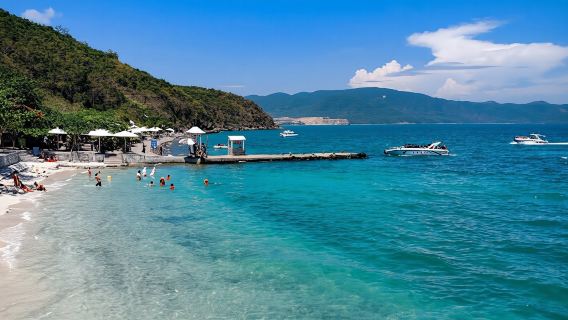 Nha Trang speedboat tour and mud bath at Hon Tam Island