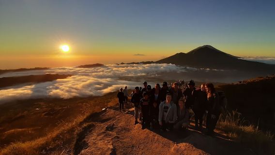 バリ島：バトゥール山サンライズハイキング＆バリ島スウィング