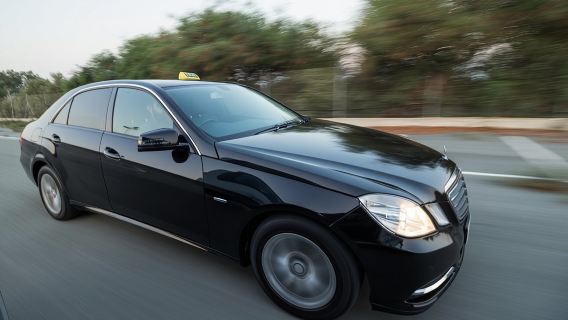 Private Transfer: Larnaca Airport to Larnaca District 1-14 pax
