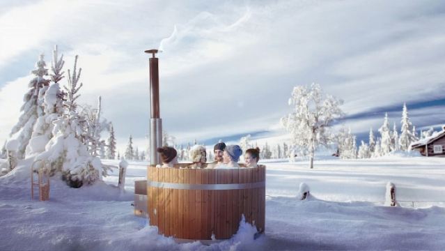フィンランド式フォレストキャビンサウナ+露天風呂+イグルーサウナ体験【ホテル送迎・オプションでオーロラ鑑賞・コタの伝統料理・森林スノートレッキング】