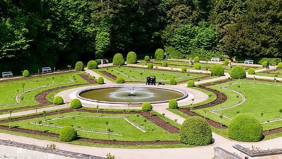Loire Valley Day Tour: Chambord & Chenonceau including lunch at a private castle From Amboise