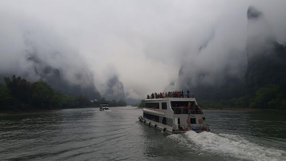 1-Day Relaxing Li River Cruise Private Tour With the English Speaking Driver